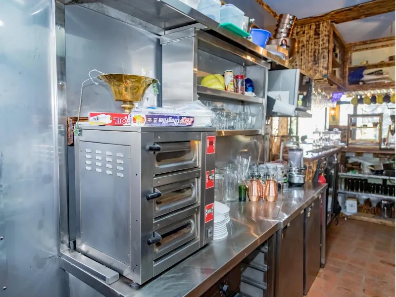 COMMERCIAL KITCHEN FOR A BAR - Image 3